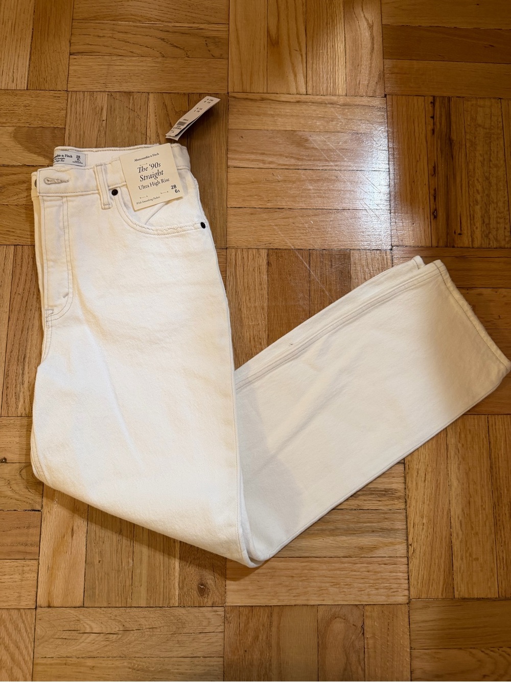 NWT Abercrombie & Fitch 90’s White Straight Leg Women’s Jeans